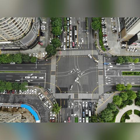 最新交通标线重塑道路安全，引领交通未来发展趋势